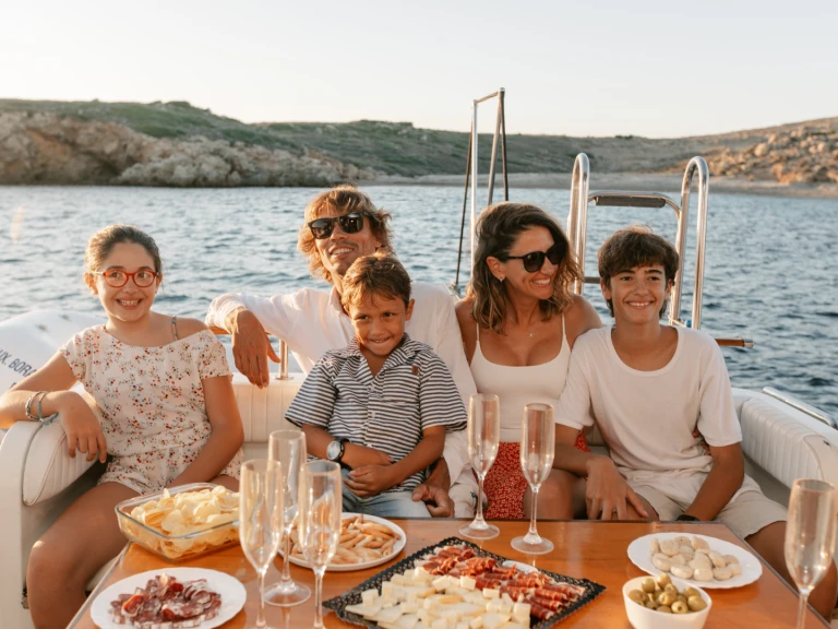 Pronájem Motorová loď Fairline s licencí