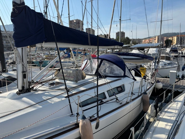 Pronajmout Plachetnice se skipperem či ne SUN ODYSSEY 39 I v Ajaccio