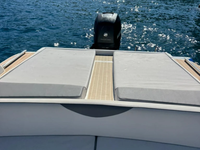 Pronájem Polotuhá loď v Catania -Almar 911s