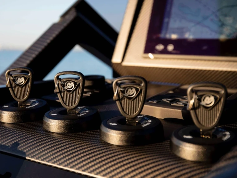 Pronajmout si WALLY YACHTS tender v Marina di Stabia