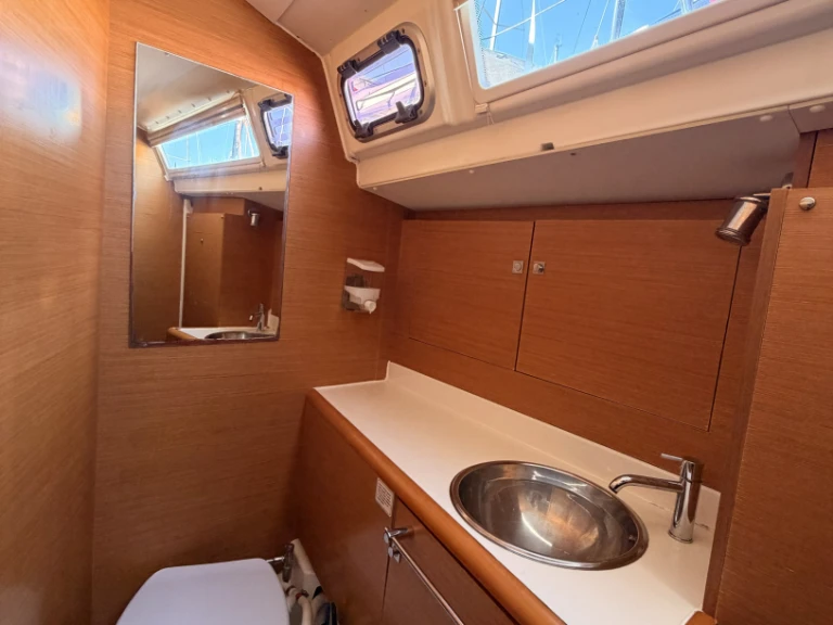 Pronajmout si Jeanneau Sun Odyssey 439 Toya v Fethiye