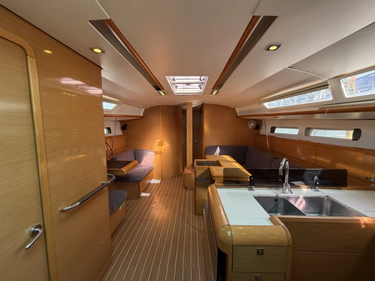 Pronájem lodi Fethiye lákavé ceny Sun Odyssey 439 Toya