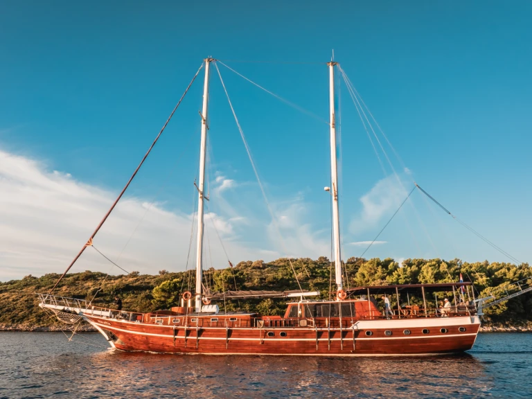 Pronájem lodi Split lákavé ceny Gulet Croatia