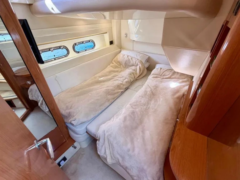 Pronájem jachty v Antibes -Sealine F425  na Samboatu