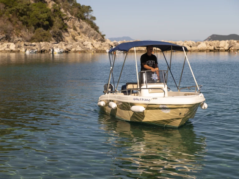 Pronájem lodi Poseidon Ranieri v Aríllas na Samboatu