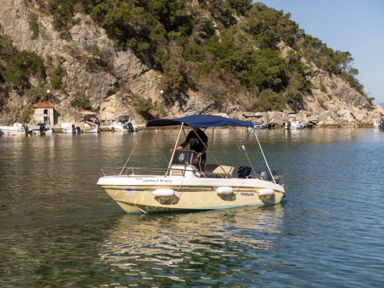 Motorová loď k pronájmu v Aríllas za nejlepší cenu