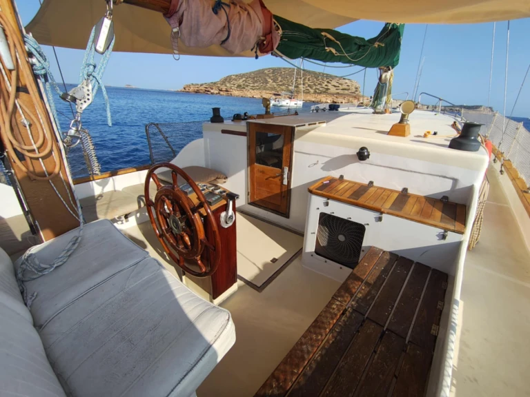 Plachetnice k pronájmu v Sant Antoni de Portmany za nejlepší cenu