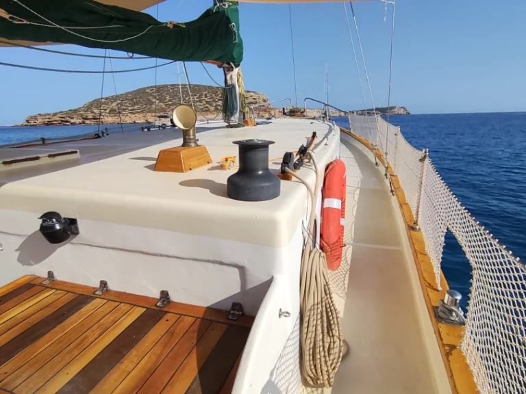 Pronájem Plachetnice Custom s licencí