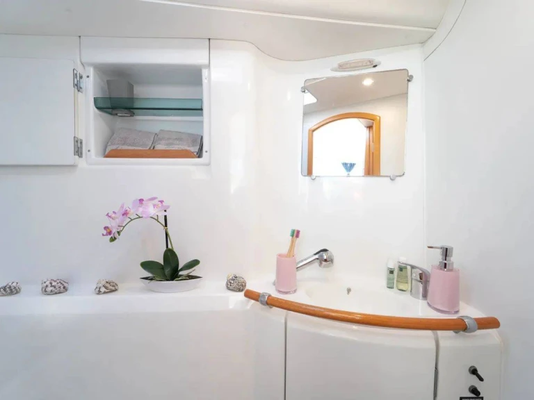 Pronájem lodi Lagoon Lagoon 380 v Cannes na Samboatu