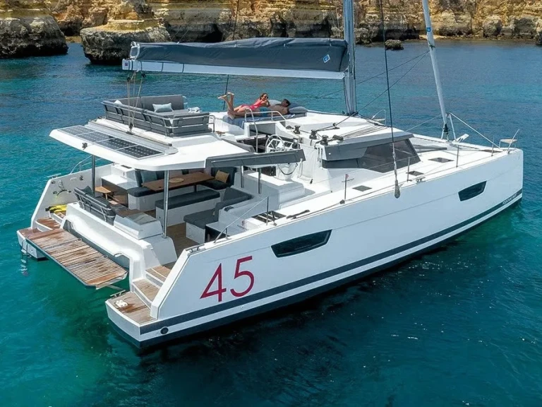 Pronájem Katamarán Fountaine Pajot s licencí