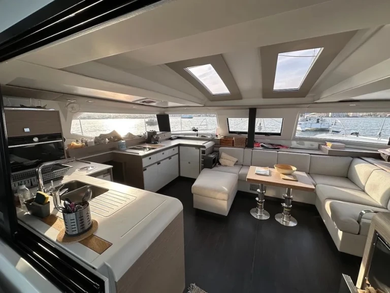 Fountaine Pajot Elba 45 jednotlivci a charterové společnosti v Cogolin