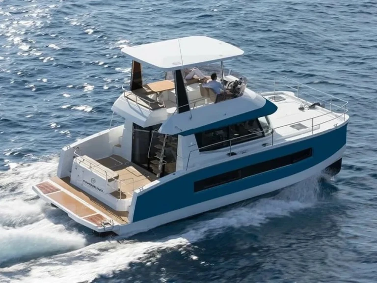 Pronajmout Motorová loď se skipperem či ne Fountaine Pajot v Cogolin
