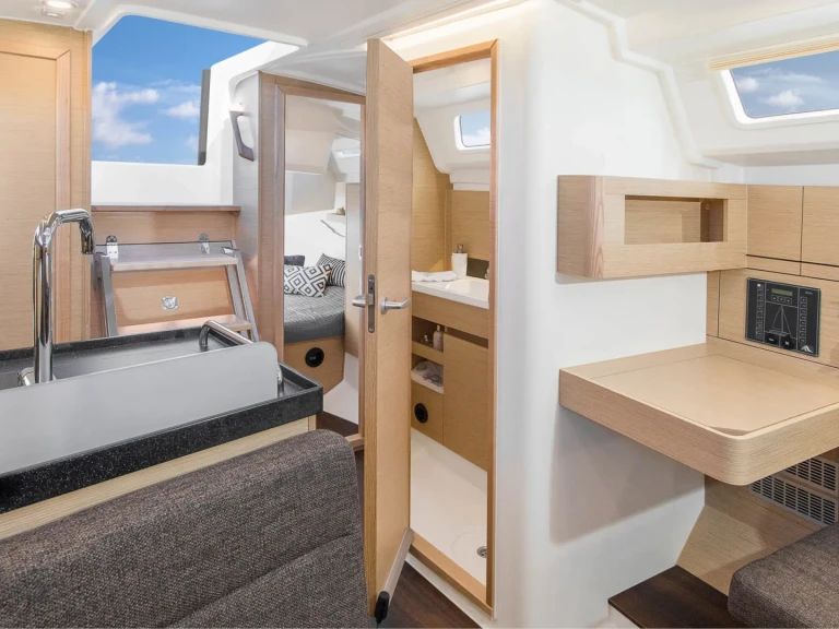 Pronajmout Plachetnice se skipperem či ne Hanse v Port Grimaud