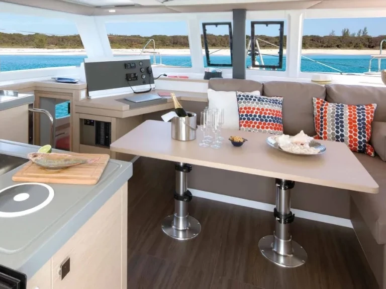 Pronájem Katamarán v Cogolin -Fountaine Pajot Lucia 40 (3cab)