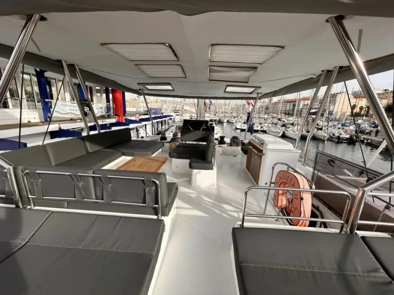 Fountaine Pajot Samana 59 jednotlivci a charterové společnosti v Cogolin