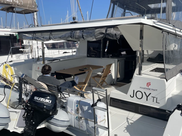 Pronajmout si Fountaine Pajot Lucia 40 v Port Grimaud