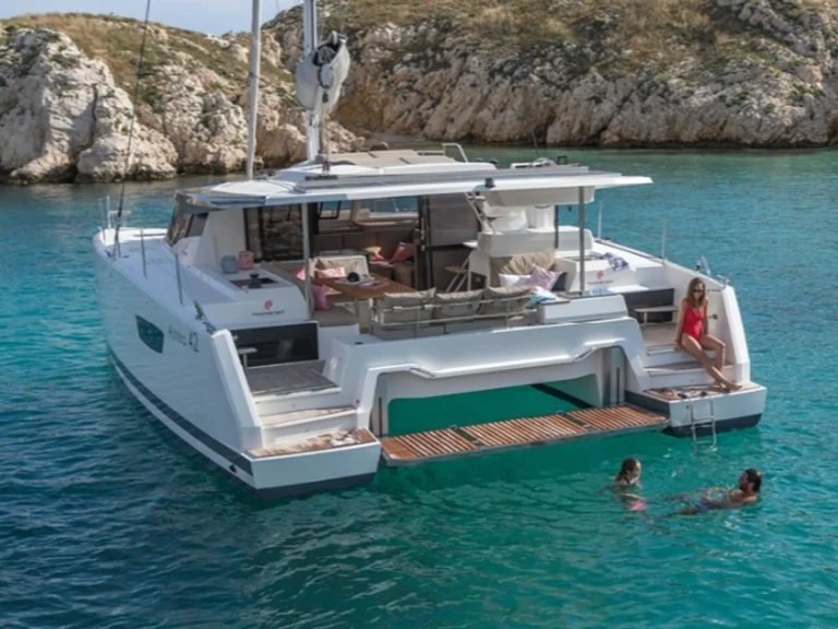 Pronájem lodi Fountaine Pajot Astrea 42 v Cogolin na Samboatu