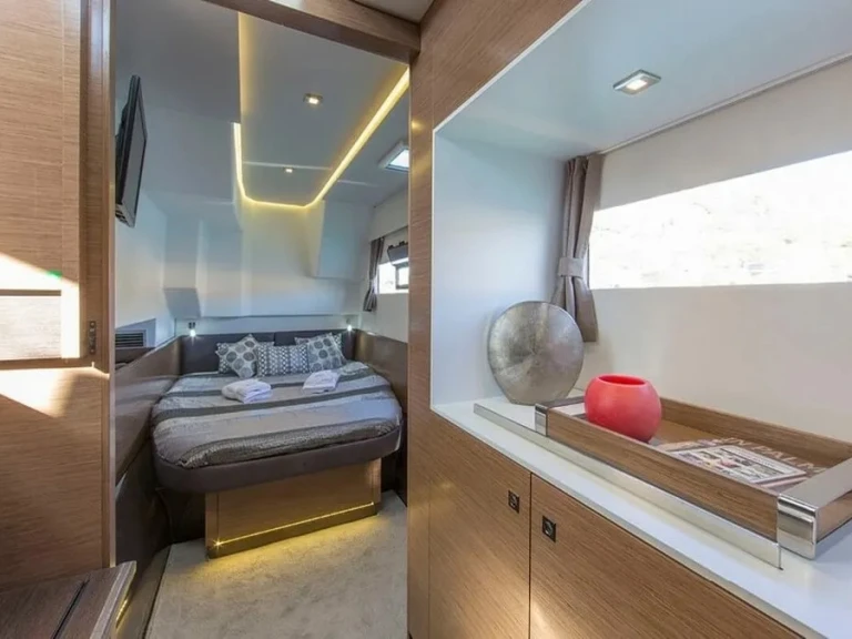 Pronájem lodi Cogolin lákavé ceny Fountaine Pajot MY 37