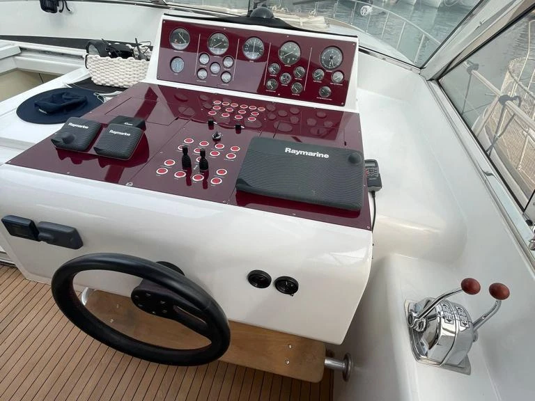 Arno Leopard Leopard 23 Sport jednotlivci a charterové společnosti v Positano