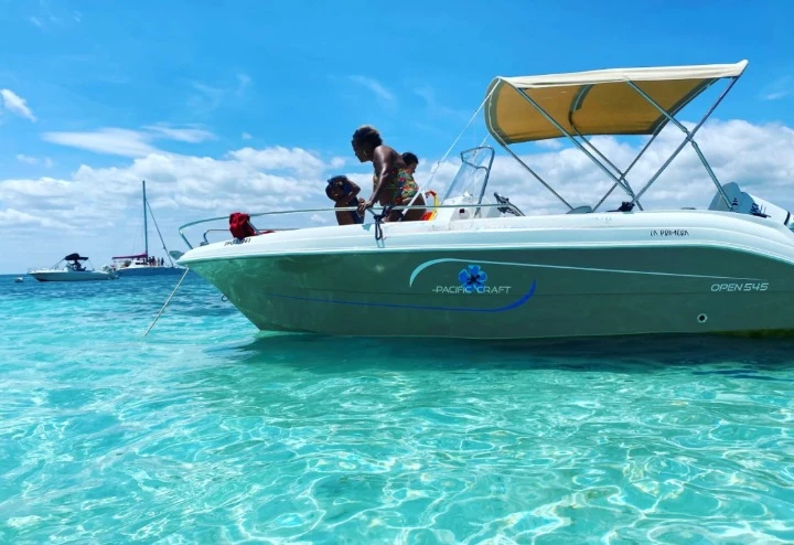 Pacific Craft Pacific Craft 545 Open jednotlivci a charterové společnosti v Le Gosier