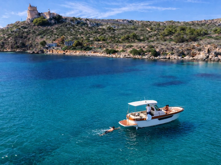 Motorová loď k pronájmu v Cagliari za nejlepší cenu