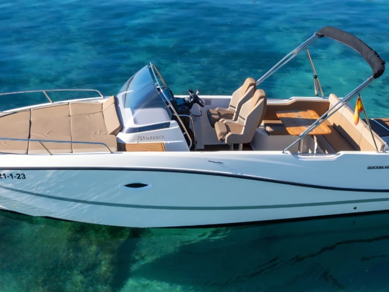 Pronájem lodi Hyeres lákavé ceny Activ 755 Sundeck