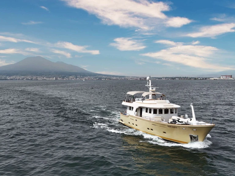 Terranova Yachts AZUR jednotlivci a charterové společnosti v Castellammare di Stabia