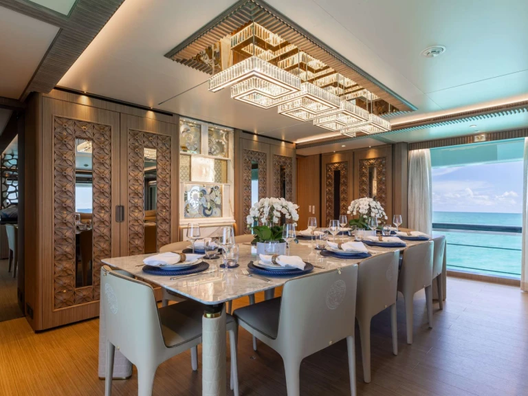 Pronájem Jachta Ferretti s licencí