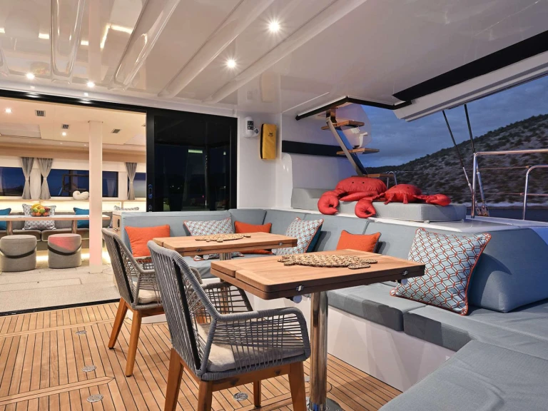 Pronájem lodi Lagoon Utopia v Atény na Samboatu