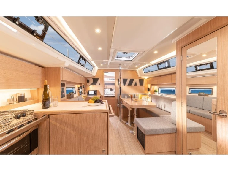 Pronájem jachty v Nea Peramos -Bavaria Bavaria C38 na Samboatu