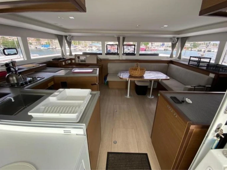 Pronajmout si Lagoon Lagoon 450 v Figari