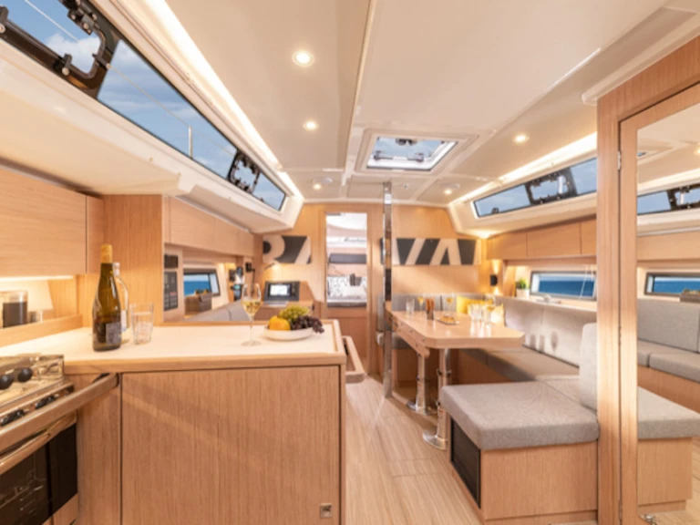 Pronájem lodi Livorno lákavé ceny Bavaria 38 C