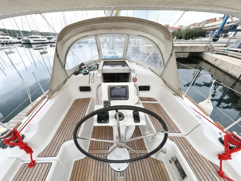 Pronajmout Plachetnice se skipperem či ne Bénéteau v Punat