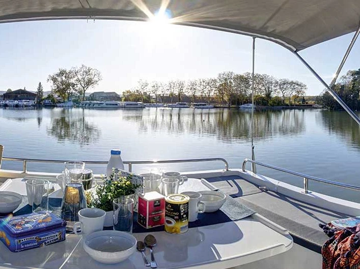 Le Boat Horizon 2 jednotlivci a charterové společnosti v Homps