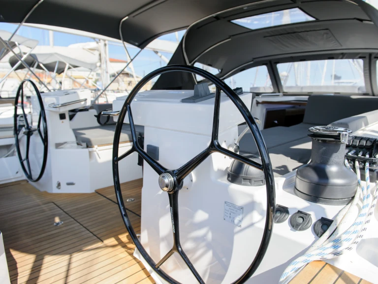 Pronajmout si Bavaria Bavaria C57 v Nea Peramos