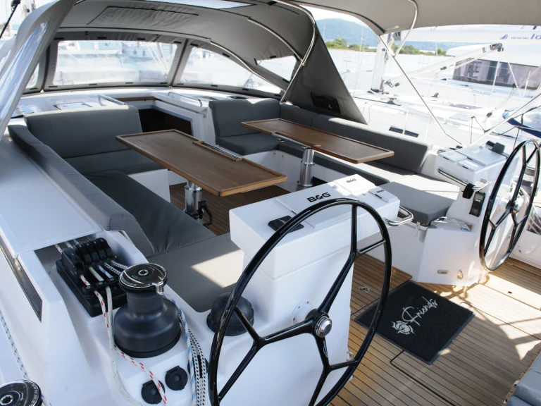 Pronájem lodi Nea Peramos lákavé ceny Bavaria C57