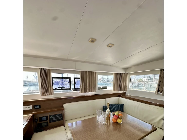 Pronájem Katamarán Lagoon s licencí