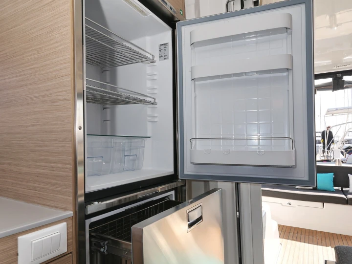 Pronájem Katamarán Lagoon s licencí