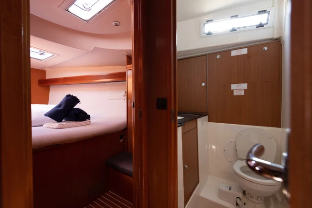 Pronajmout Plachetnice se skipperem či ne Bavaria v Livorno