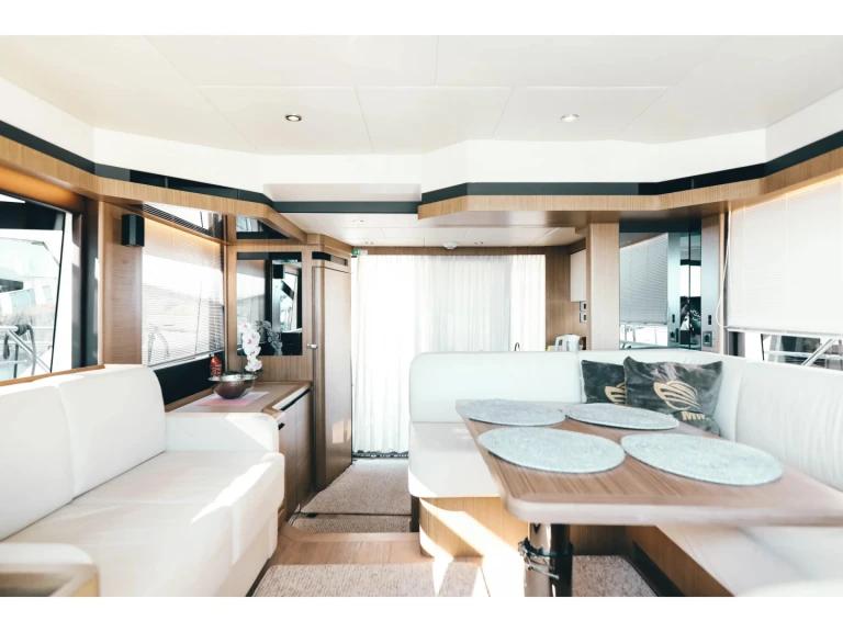 Pronajmout Motorová loď se skipperem či ne Absolute v Donji Seget