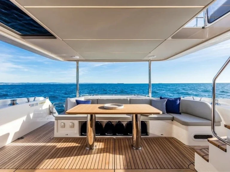 Pronájem Motorová loď Absolute s licencí