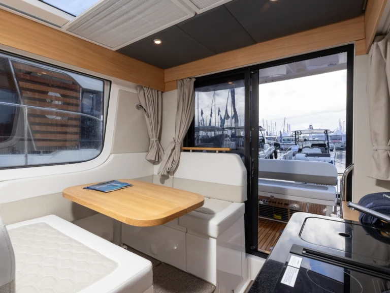 Pronajmout si Nimbus Nimbus Commuter C11 v Split