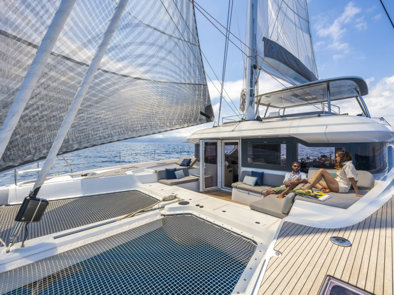 Lagoon Lagoon 60 jednotlivci a charterové společnosti v Castellammare del Golfo