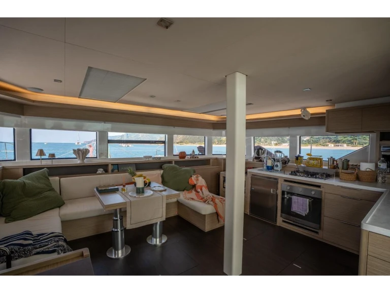 Pronajmout Katamarán se skipperem či ne Lagoon v Salerno