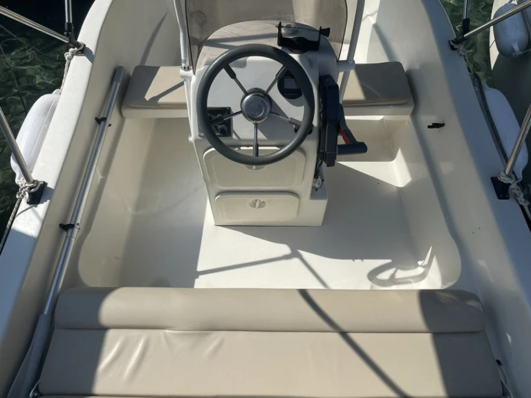 Pronajmout si Nireus Nireus 465 v Aríllas