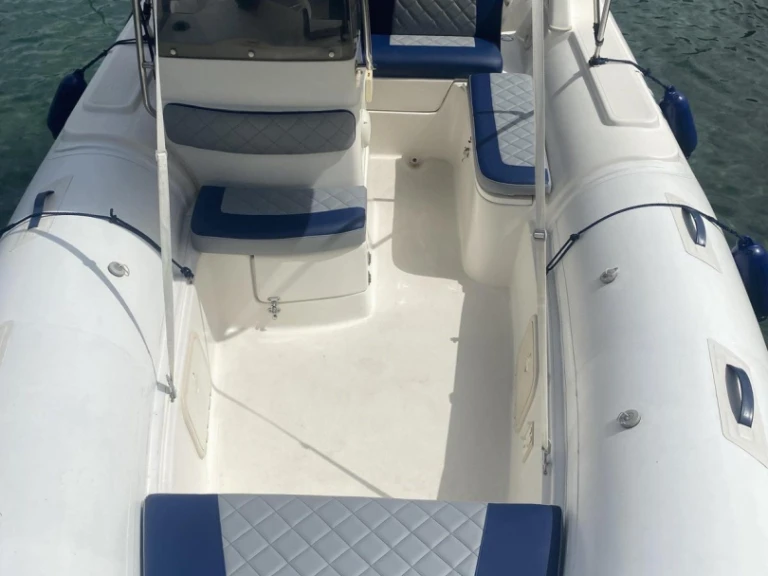 Pronájem Motorová loď Horizon s licencí