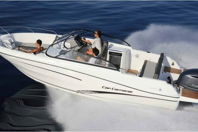 Pronájem Motorová loď Jeanneau s licencí