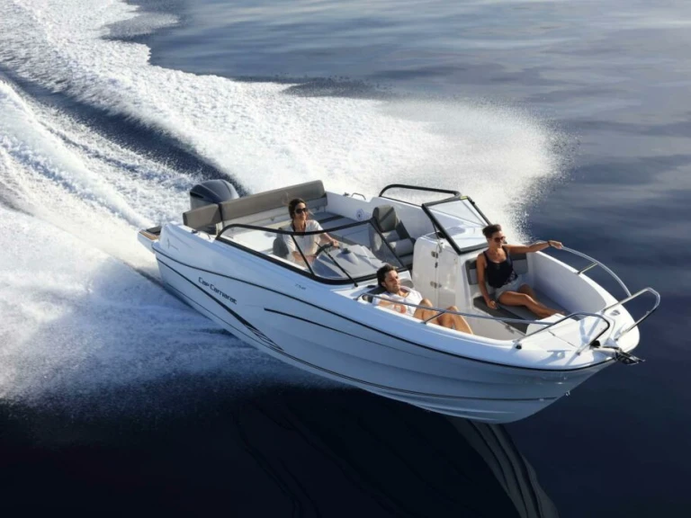 Motorová loď k pronájmu v Sciez za nejlepší cenu