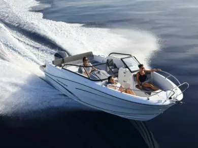 Motorová loď k pronájmu v Sciez za nejlepší cenu