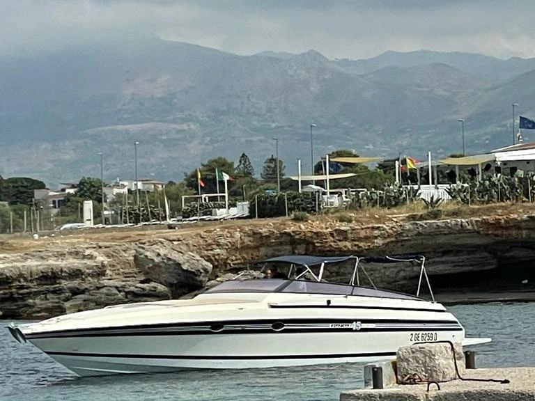 Pronajmout Motorová loď se skipperem či ne Cherokee Yachts  v Lugano (District)